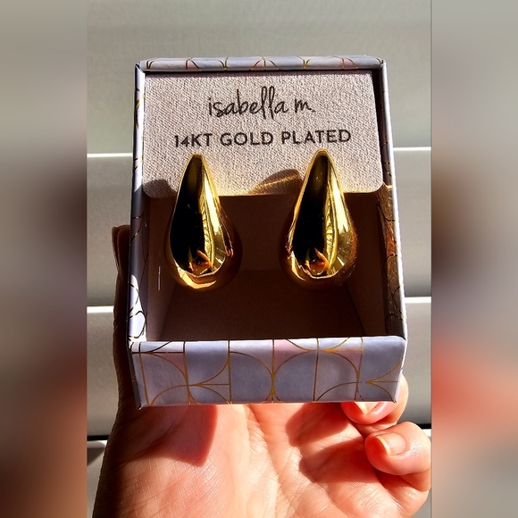 Isabella M 14k gold plated Big Drops Stud Earrings - Picture 2 of 3